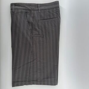Oakley Mens Gray Pinstripe Chino Shorts Size 34 Stretch Cotton Casual Skater